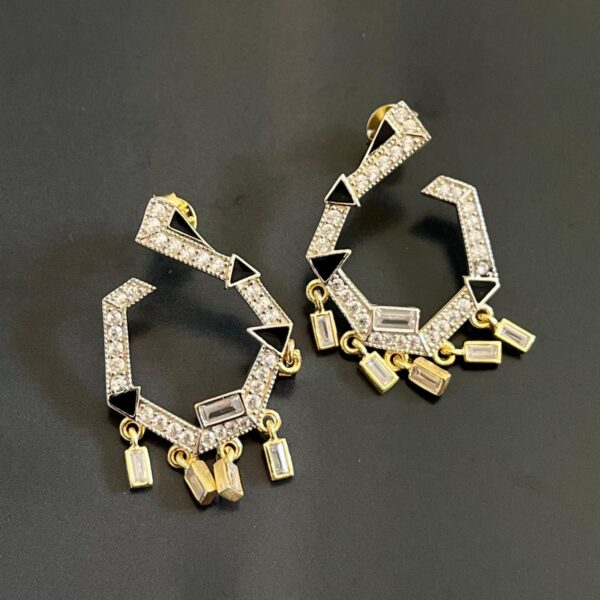 SİYAH MİNELİ GÜMÜŞ KÜPE MODEL