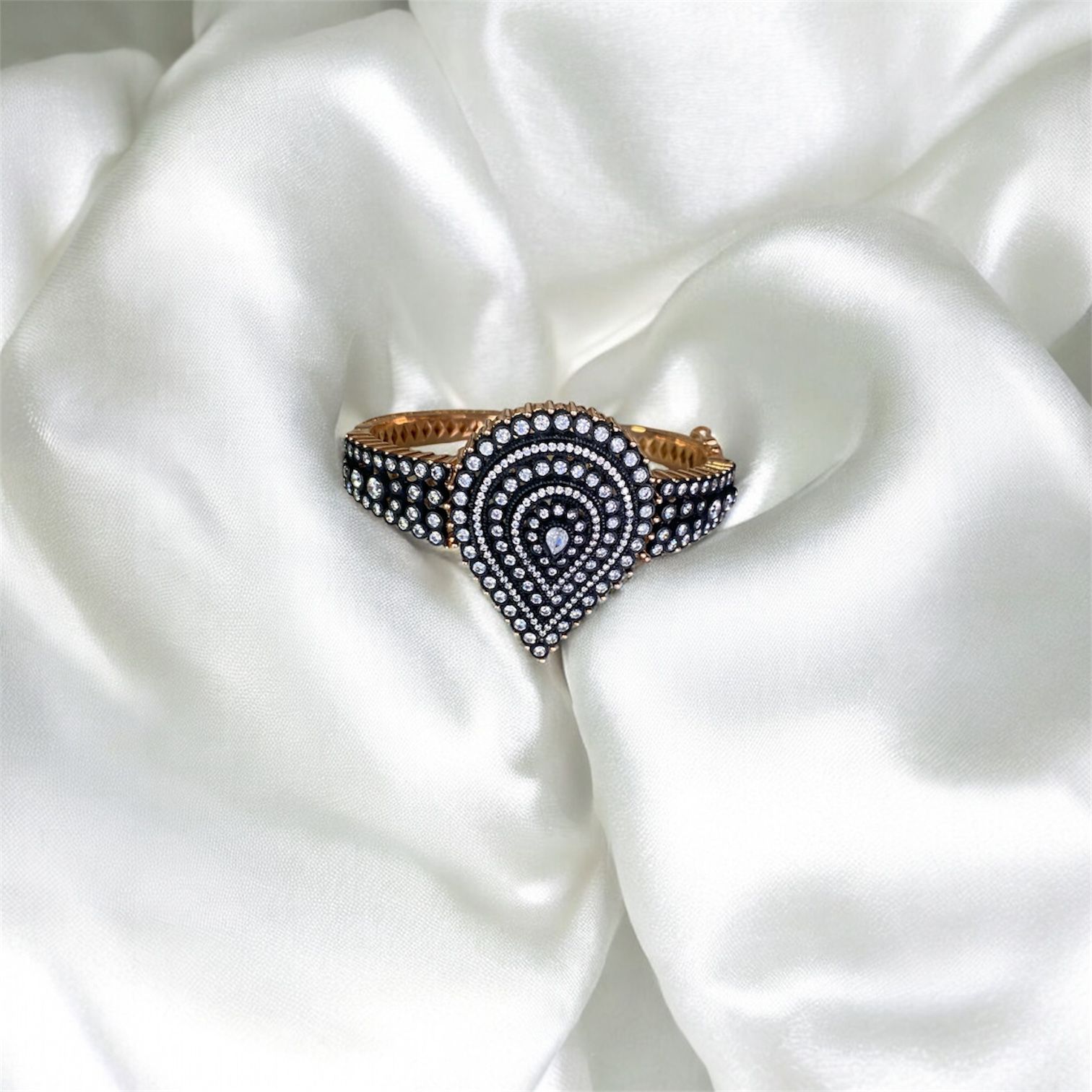 elmas montürlü büyük model reyhan coşkuın