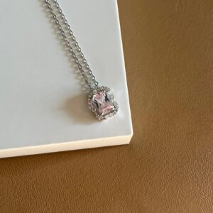 Pembe Zirkon Taşlı Kare Gümüş Kolye