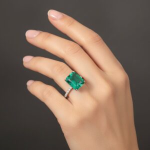 Zümrüt Kenarları Taşlı Gümüş Yüzük (Ölçü 17)